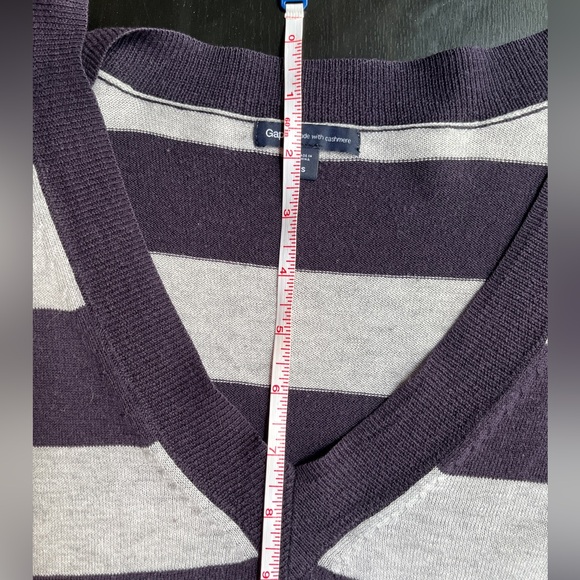 Vintage Gap Boyfriend Sweater with thick navy & light gray stripes-Adult Small - Picture 14 of 16